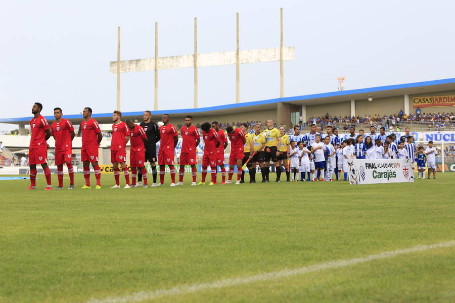 Macei, 14 de abril de 2019
Lance do jogo entre CSA e CRB. Partida vlida pela 1¼ partida da final do Campeonato Alagoano de 2019, realizada no Estdio Rei Pel, em Macei. Alagoas - Brasil.
Foto: ©Ailton Cruz