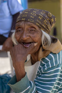 Sr. Joaquina, é personagem marcante da feira de rua na cidade de Água Branca, sertão de Alagoas.
