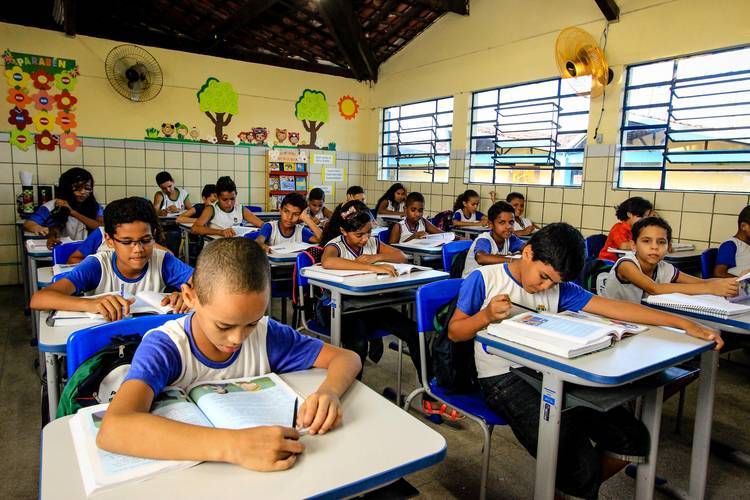 MACEIÓ CANCELA ADESÃO A ESCOLAS CÍVICO-MILITARES